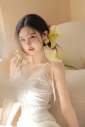 正在干部选用中为他人谋取好处并收受财物；持